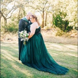 Size 22 wedding dress, needs a new black ribbon for corset